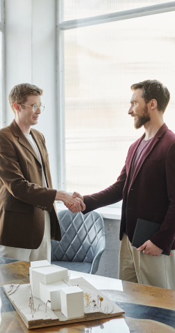 Equipo de trabajo de Grupo Terrat en oficinas modernas